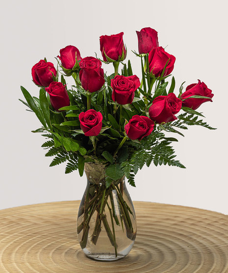 One Dozen Classic Red Roses